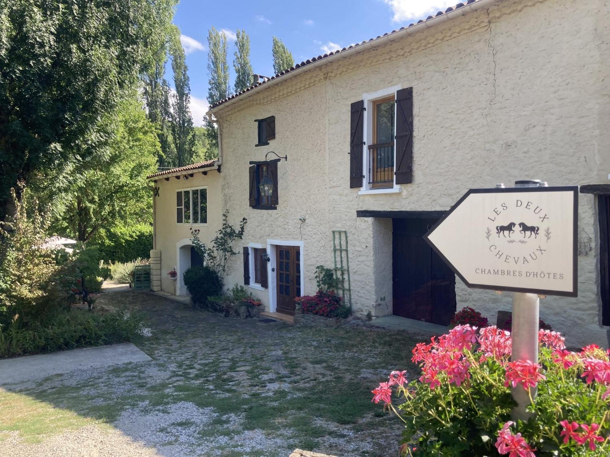 Rouvenac Les Deux Chevaux Chambres D'Hotes מראה חיצוני תמונה